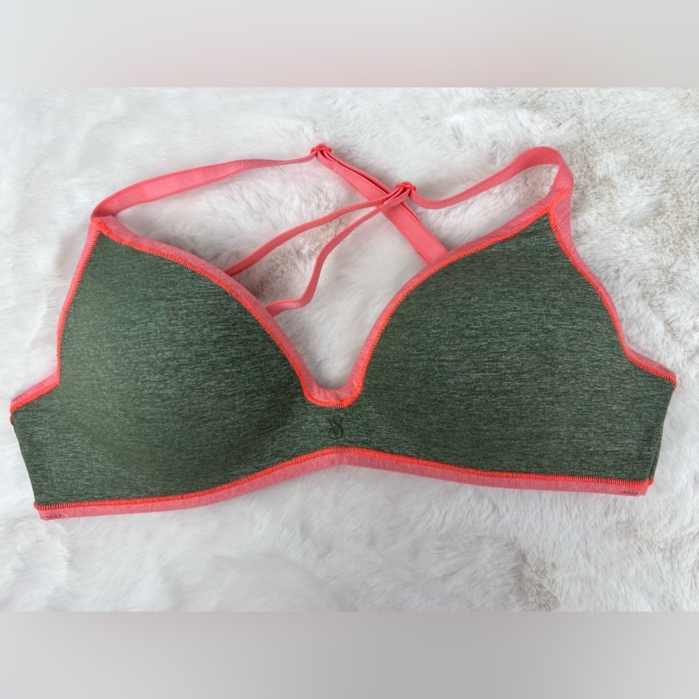Victoria’s Secret size 32A No Wire Bra Sans Armature Bra